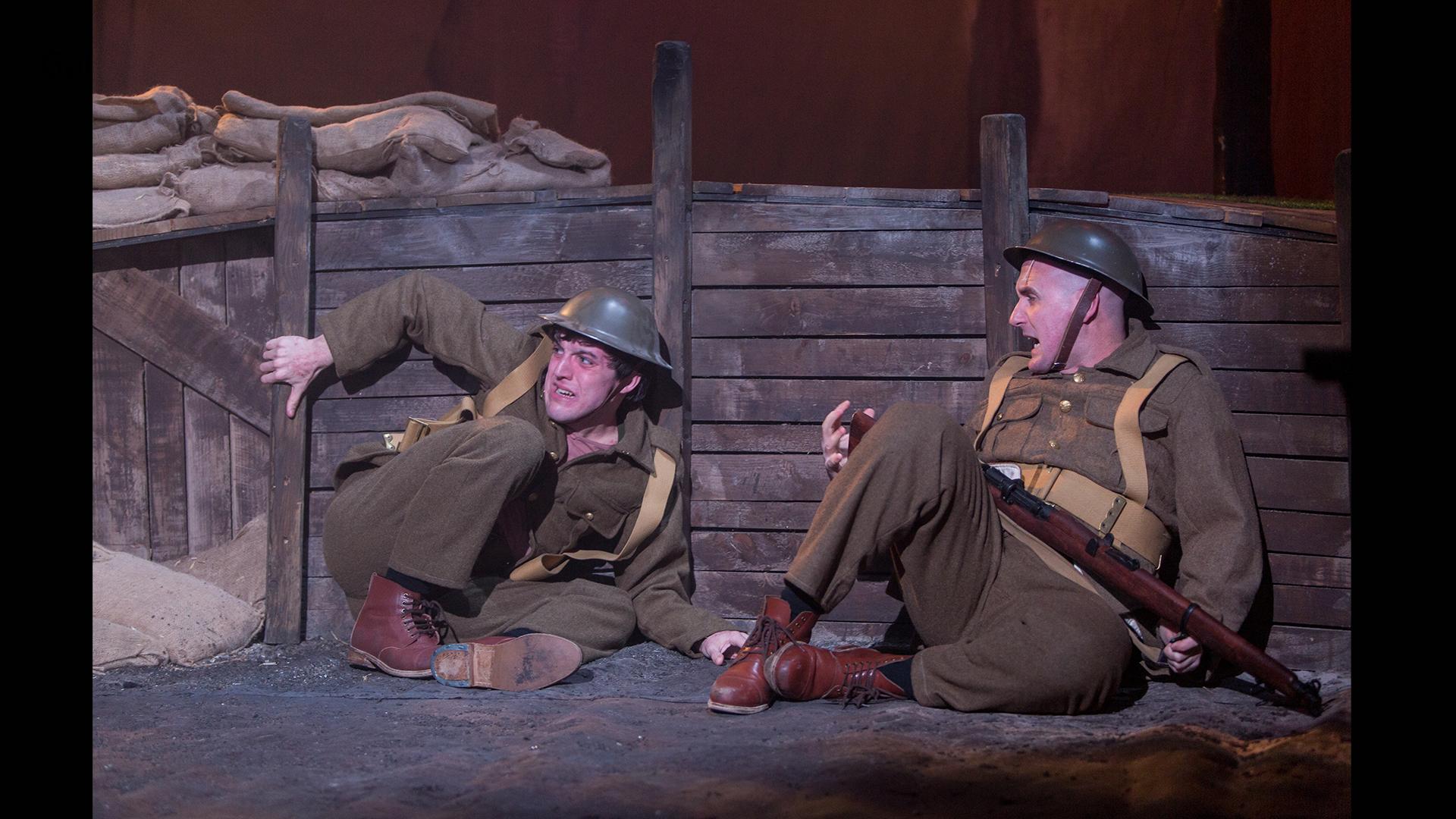 Two World War 1 soldiers in a trench